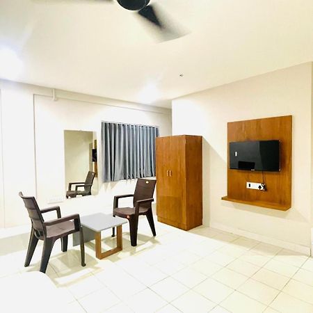 Hotel Royal Orbit Райкот Екстериор снимка