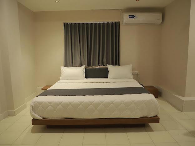Hotel Royal Orbit Райкот Екстериор снимка