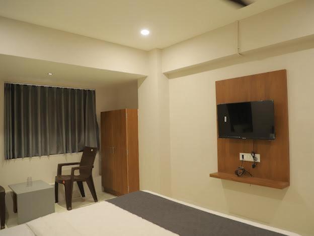 Hotel Royal Orbit Райкот Екстериор снимка