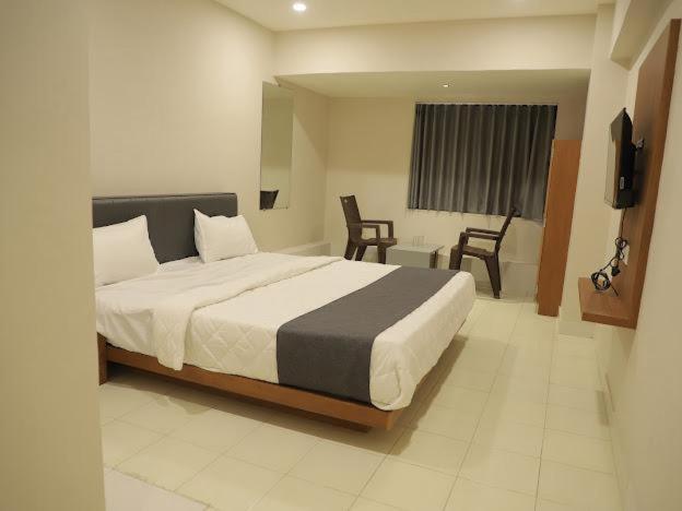 Hotel Royal Orbit Райкот Екстериор снимка